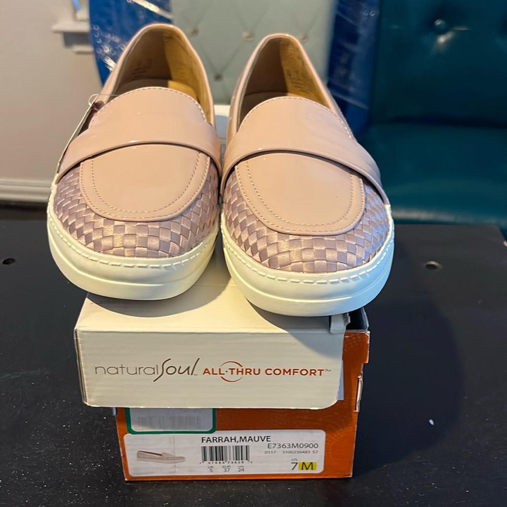 New Natural Soul All-Thru Flats, Size 7.